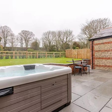 The Old Coach House - Hot Tub - Dorset Villa Pimperne Exterior foto