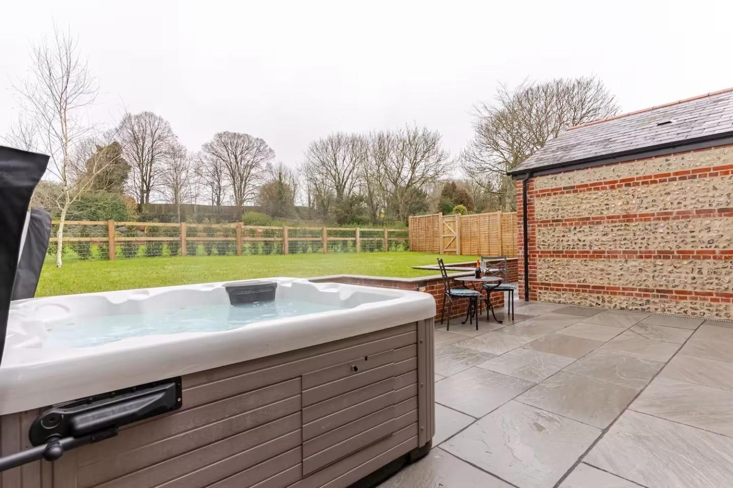 The Old Coach House - Hot Tub - Dorset Villa Pimperne Exterior foto