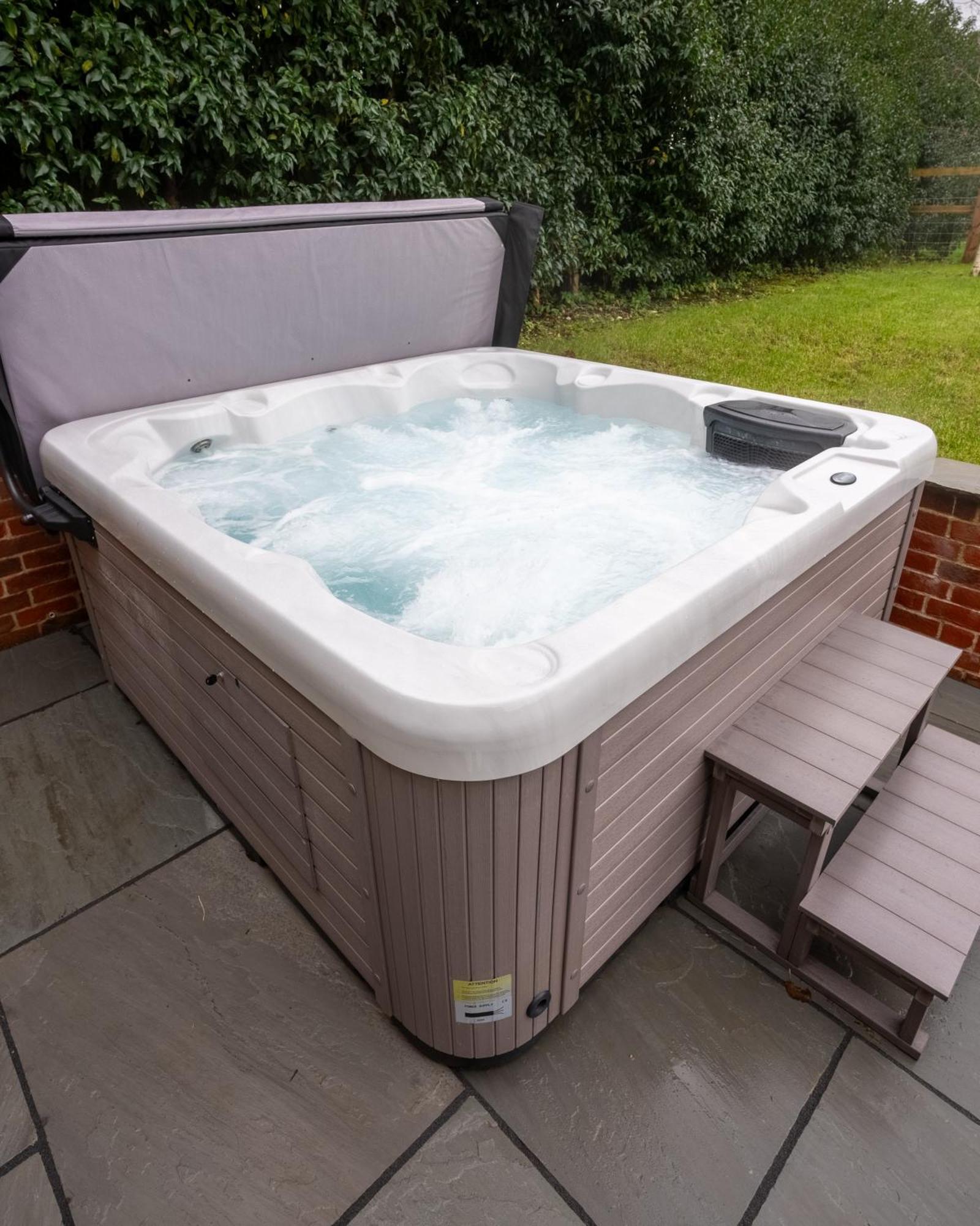 The Old Coach House - Hot Tub - Dorset Villa Pimperne Exterior foto